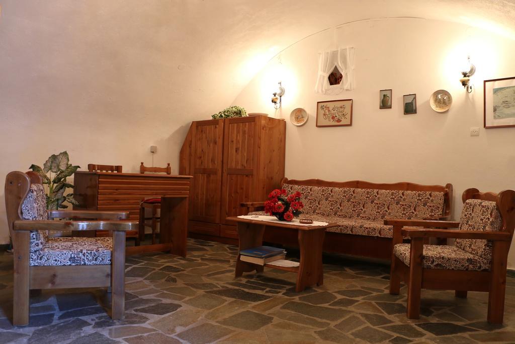 Maleatis Apollo Guesthouse กอสมาส ภายนอก รูปภาพ